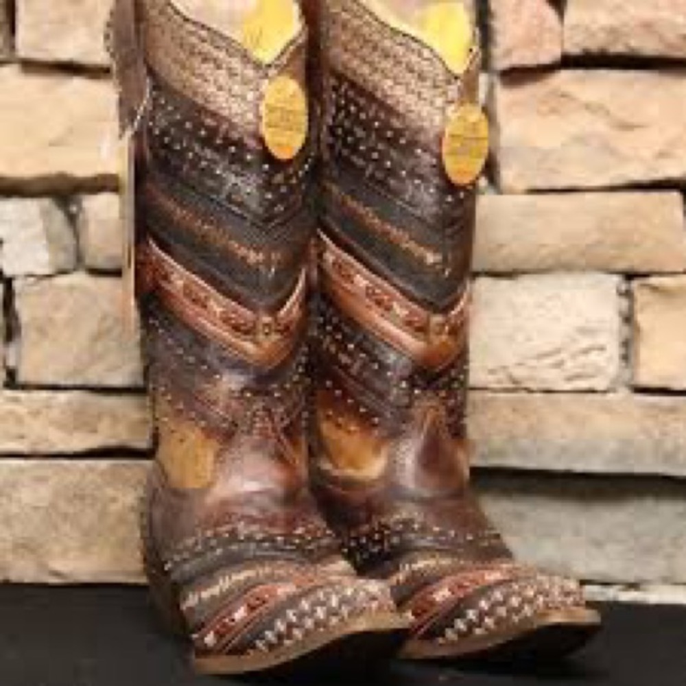 Corral embroidery & studs women’s boots